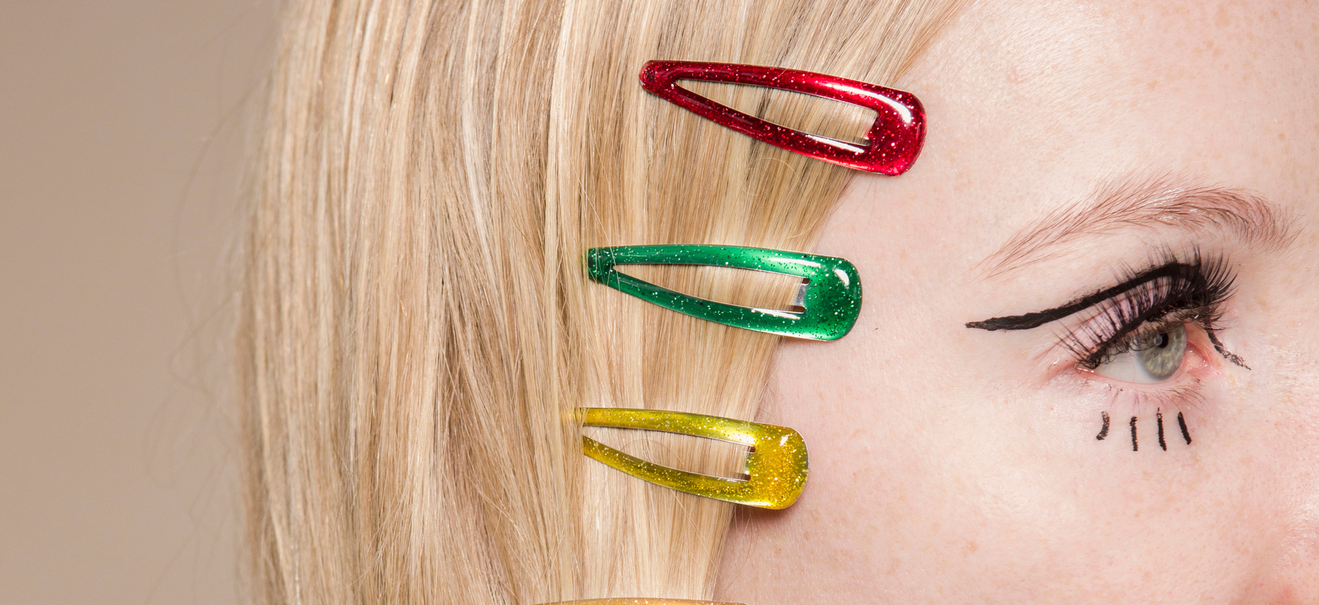 Woman with black eyeliner and multicolored bright hair clips
